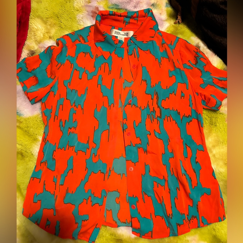 Diane Von Furstenburg Buttin down silk blouse-sold out